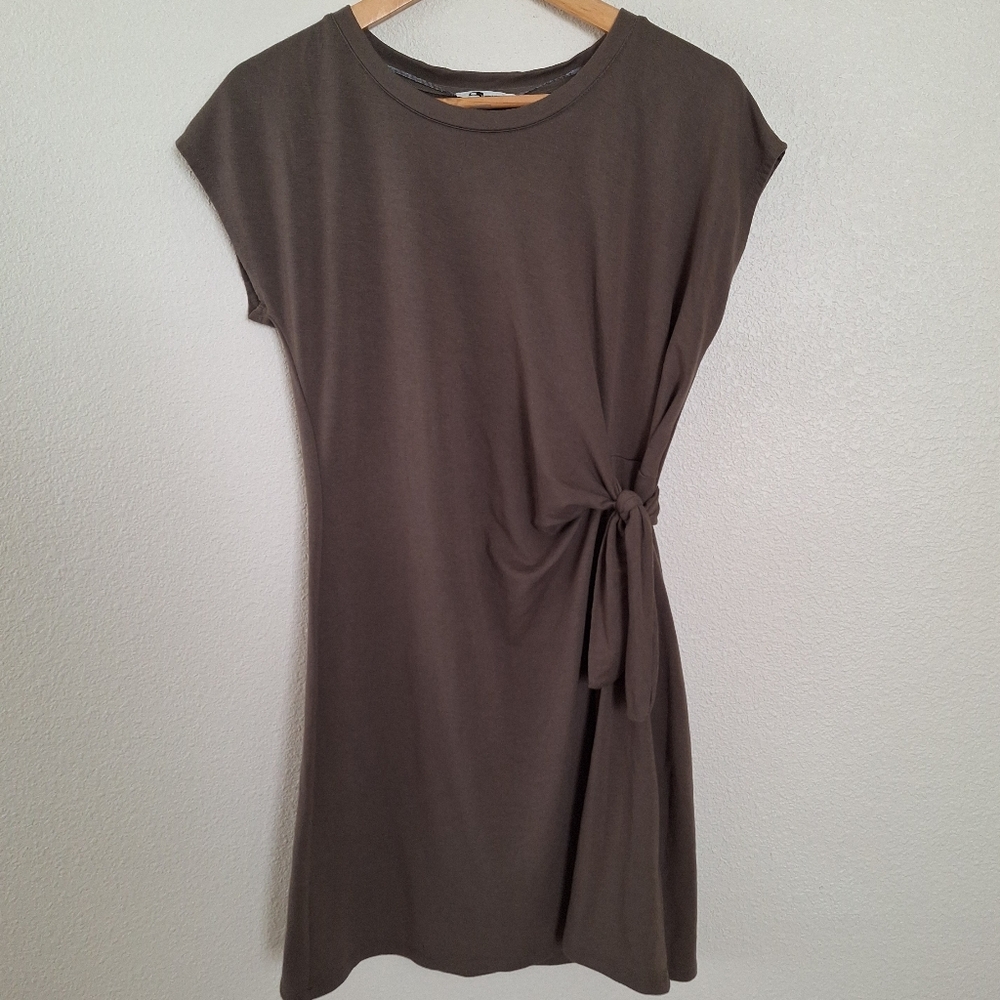 CABLE & GAUGE SPORT Short Sleeve Dress with Tie in Olive Green Size Medium